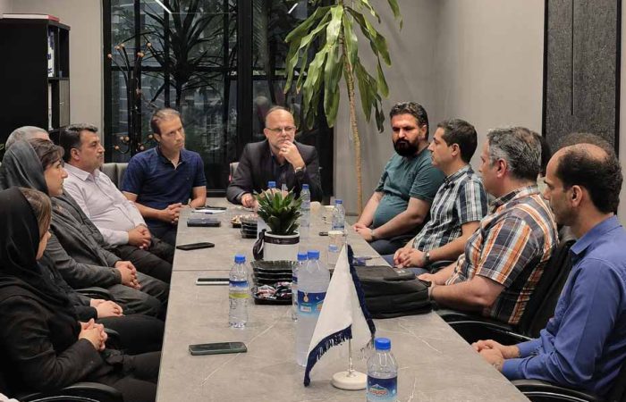 جلسه مدیرعامل و هیئت مدیره با مدیران دوایر مختلف شرکت بام سبز لاهیجان